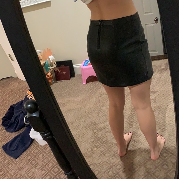 leather skirt - Picture 2 of 2